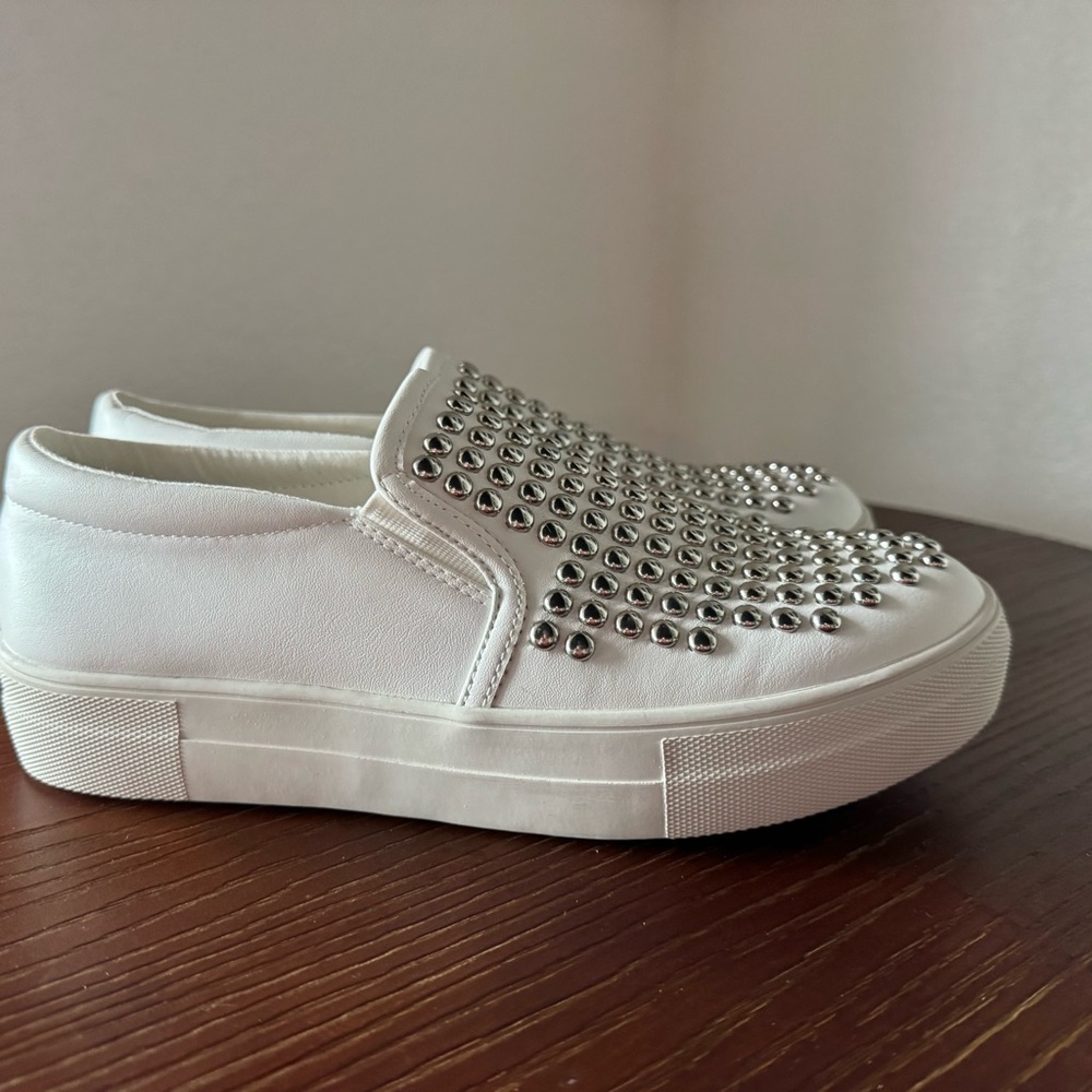 Steve Madden Torid White Sneakers with Silver Studs Womens Size 8 Slip On Shoes - Picture 6 of 11